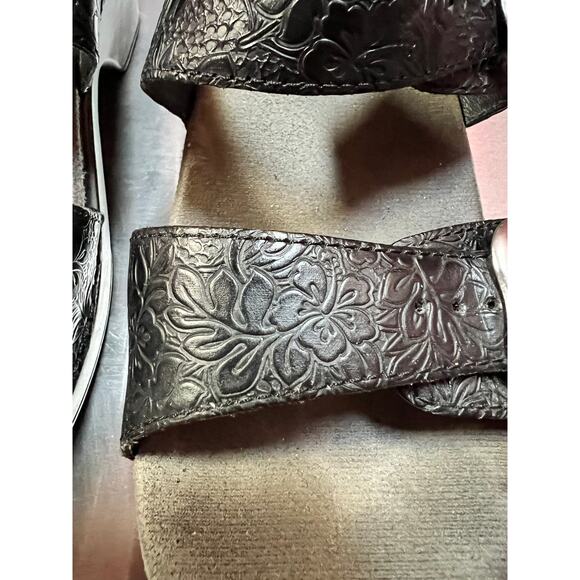 Dansko Sophie Sandals Size 39 US 8.5-9 Black Floral Tooled Leather Comfort Shoes - Picture 4 of 9